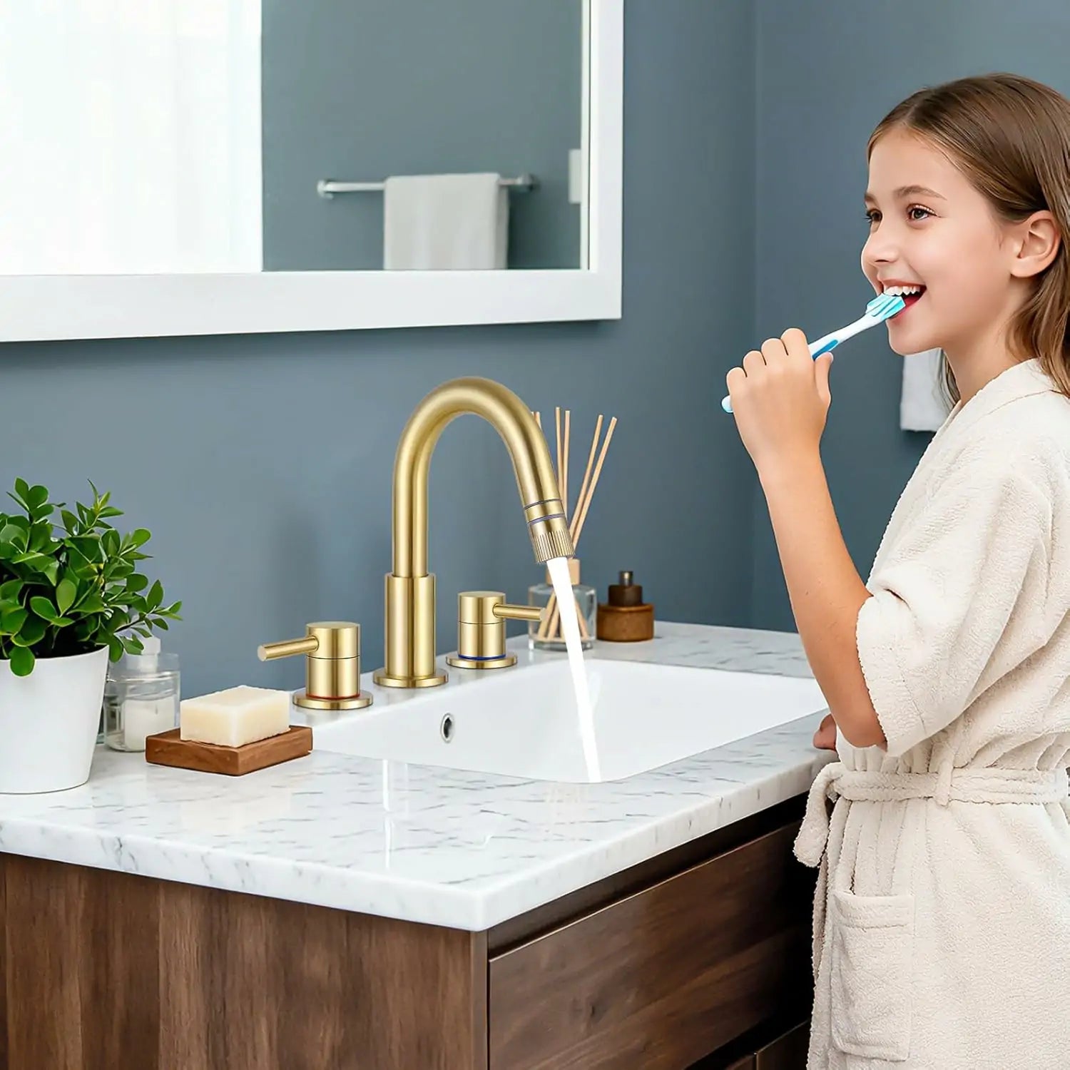 8 Inch Pull Down 3 Hole Brushed Gold Bathroom Faucet